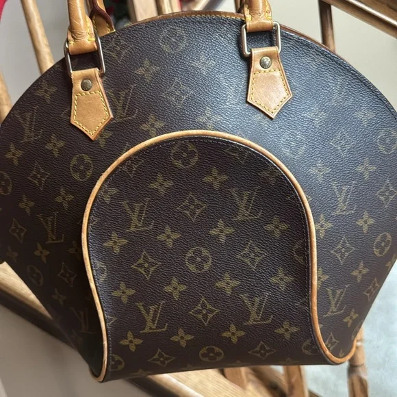 Beautiful Authentic Elipse MM monogram - Picture 8 of 9